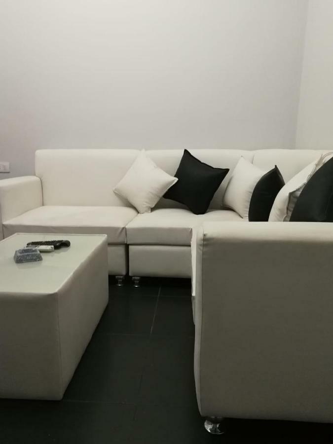 Lovely Apartment With Side Sea View Located In The Heart Of The อเล็กซานเดรีย ภายนอก รูปภาพ