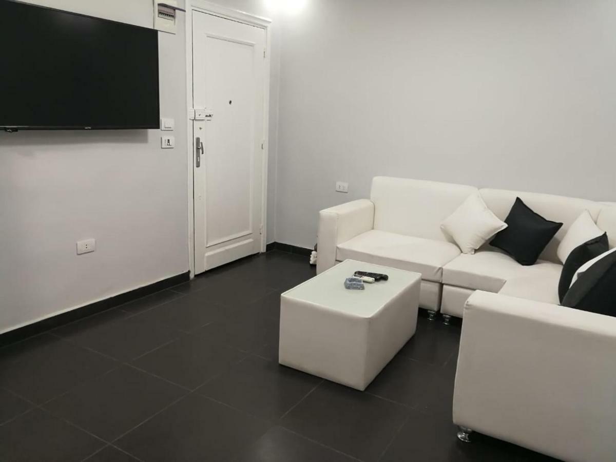 Lovely Apartment With Side Sea View Located In The Heart Of The อเล็กซานเดรีย ภายนอก รูปภาพ