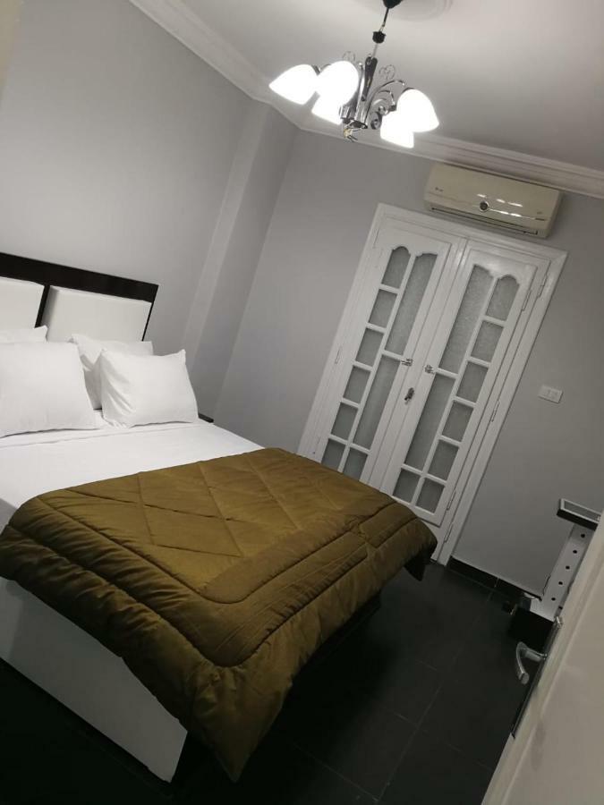Lovely Apartment With Side Sea View Located In The Heart Of The อเล็กซานเดรีย ภายนอก รูปภาพ